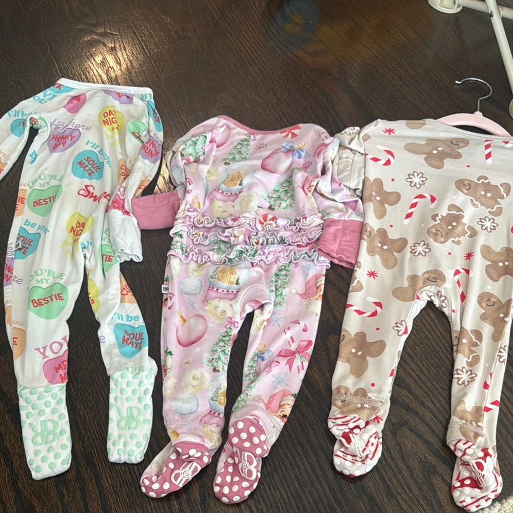 Bums & Roses Holiday Pj pack of 3 - one 3-6 month & 2 0-3 month - NO STAINS - Picture 5 of 11